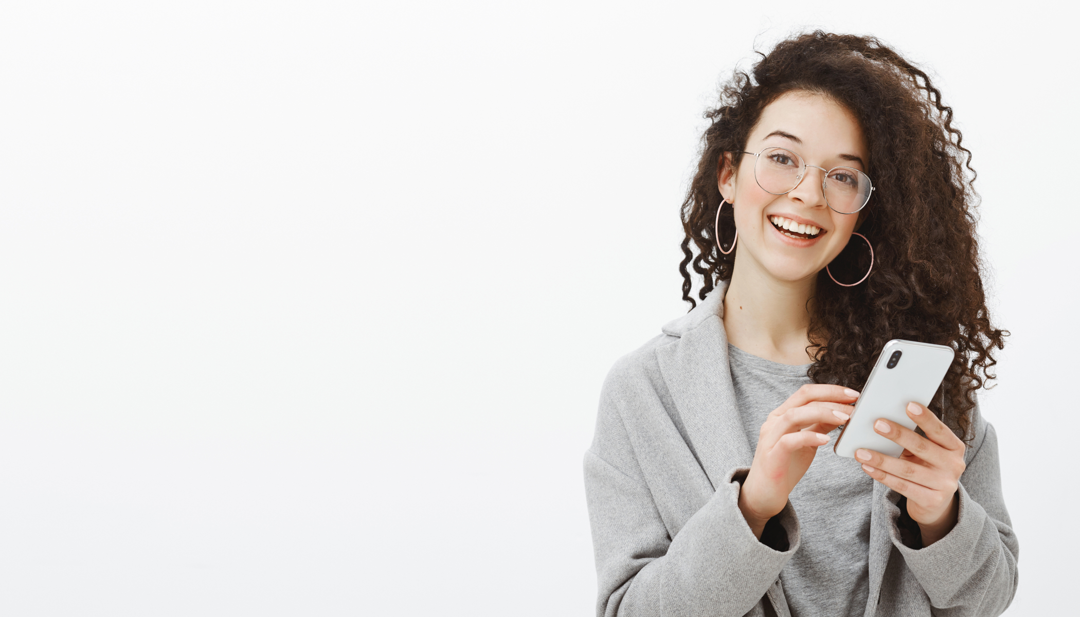 «В телефоне разбит экран — можно пользоваться?». 10 небанальных вопросов о здоровье наших глаз